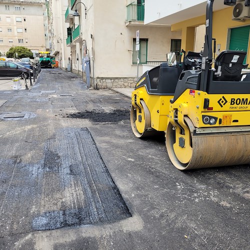 A Maiori conclusa posa d'asfalto in via Santa Tecla, nei prossimi giorni al via lavori in Via Roma