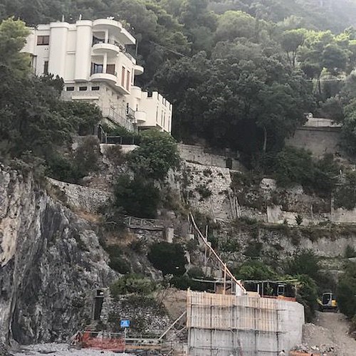 A Maiori costruito un muro "imponente" su spiaggetta, ingegnere richiede accesso agli atti per verificarne la regolarità