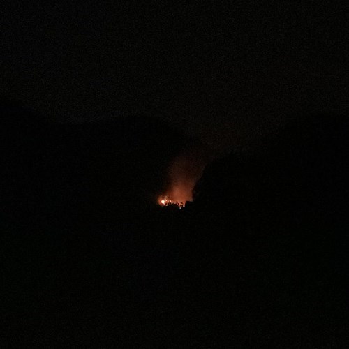A Maiori, fiamme in località Scalese. Sul posto Vigili del Fuoco e Protezione Civile