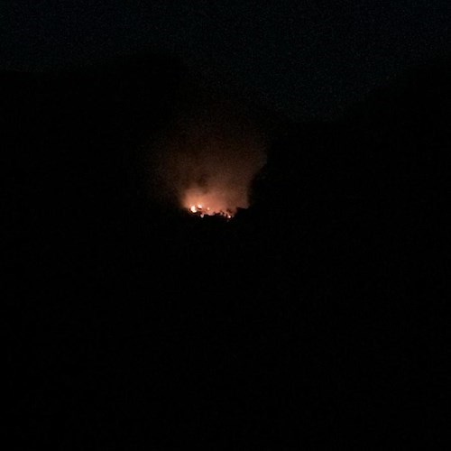 A Maiori, fiamme in località Scalese. Sul posto Vigili del Fuoco e Protezione Civile