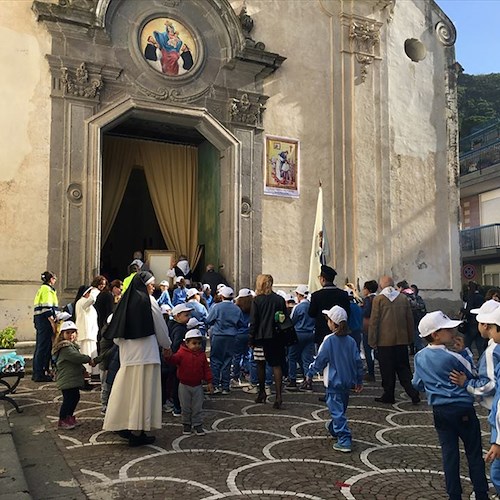 A Maiori la Festa di San Martìn de Porres. Processione con i bambini
