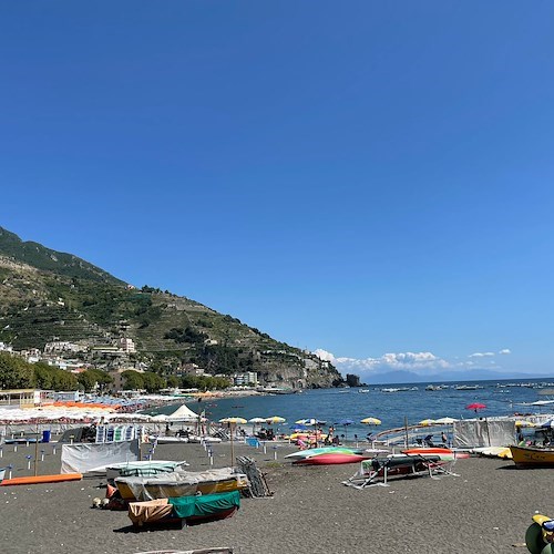 A Maiori si cercano soggetti interessati a installare 2 campi da padel nella spiaggia di San Francesco