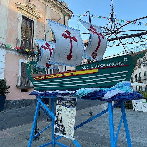 A Maiori stasera la tradizionale accensione della barca, gesto devozionale per la Beata Vergine Addolorata