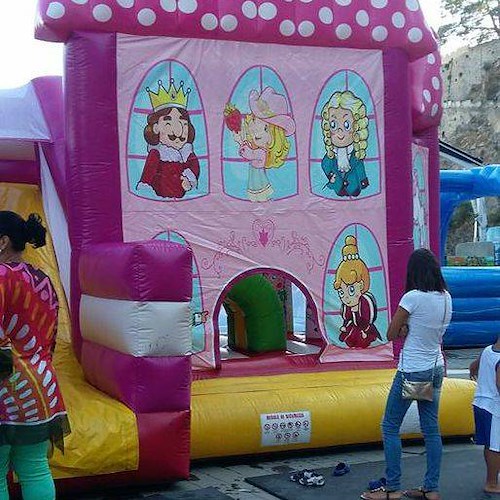 A Maiori un mega parco giochi gonfiabile / FOTO