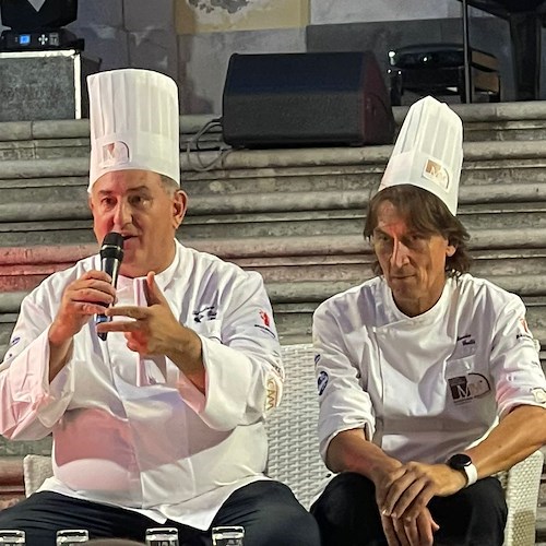 A Minori "La Notte del Panettone in riva al mare" chiama a raccolta 27 maestri lievitisti e conquista i turisti della Costiera Amalfitana