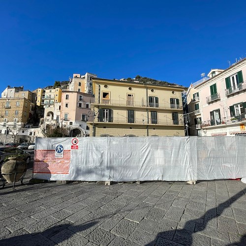 A Minori un cantiere in Piazza Umberto I per trasferimento Fontana dei Leoni atteso per aprile /FOTO