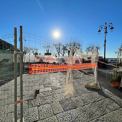 A Minori un cantiere in Piazza Umberto I per trasferimento Fontana dei Leoni atteso per aprile /FOTO