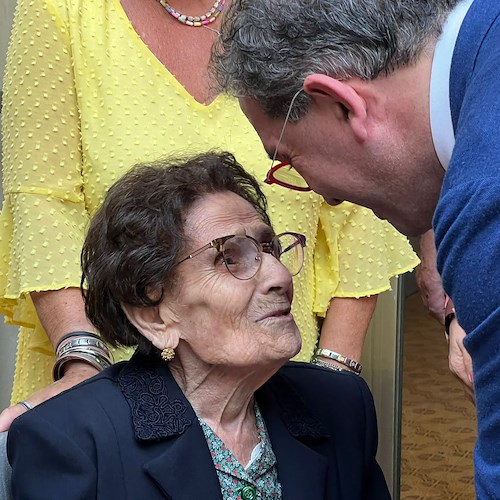 A Minori un secolo ricco di amore e saggezza: la signora Anna Camera festeggia i suoi 100 anni!