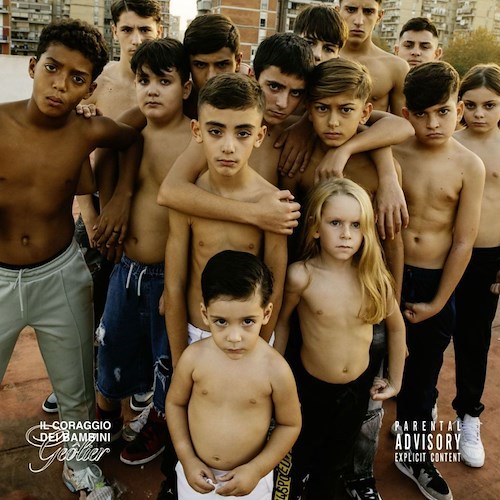 A pochi giorni dal concerto a Maiori Geolier pubblica il suo nuovo album, “Il Coraggio dei Bambini”