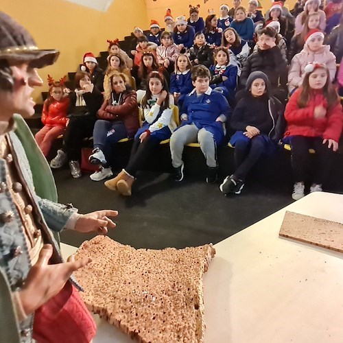 A pochi giorni dal Natale gli studenti di Tramonti incontrano il Maestro Presepista Oris Viggiano