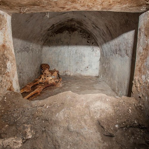 A Pompei scoperta tomba unica: c'è un corpo semi mummificato