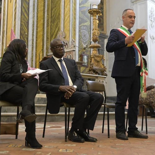 A Procida Denis Mukwege, Nobel per la Pace nel 2018: «Quest’isola è modello di inclusione»