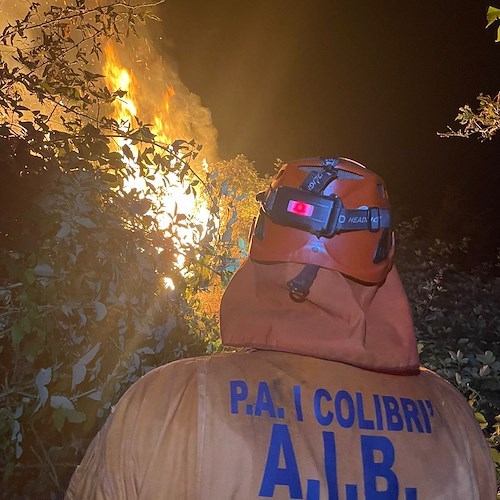 A Ravello incendio durante fuochi per San Pantaleone: non è la prima volta che accade