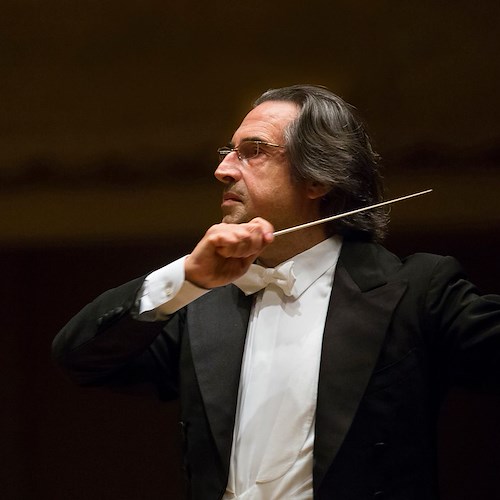 A Riccardo Muti il "Premio Faraglioni 2022" nella prestigiosa sede del Teatro del Grand Hotel Quisisana a Capri