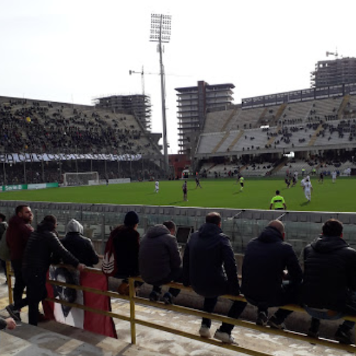 A Salerno chiusi i punti di ristoro dello Stadio Arechi, Nas: «Gravi carenze strutturali»