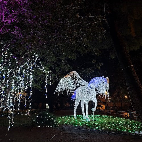 A Salerno con l'accensione delle Luci d'Artista ha inizio il Natale: ecco il programma tra musica, arte e spettacolo