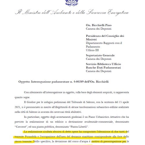 A Salerno Crescent e Piazza della Libertà opere abusive, Ministro Fratin: «Alterato torrente Fusandola, rischio alluvionale»