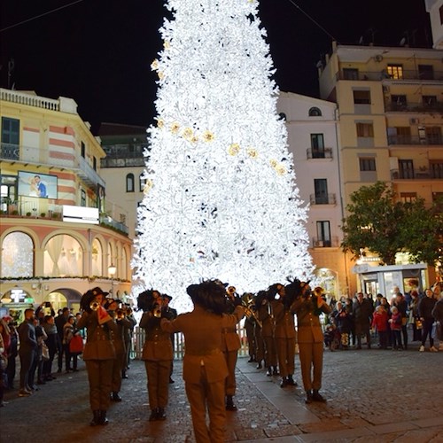A Salerno l’Esercito per i giovani e tra i giovani: la Fanfara sotto l'albero di Natale [FOTO]