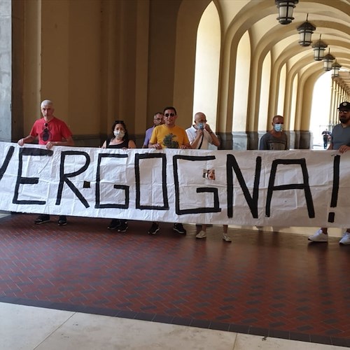 A Salerno lavoratori de "La Fabbrica" da mesi senza stipendio, sindacati chiedono incontro a Comune e società