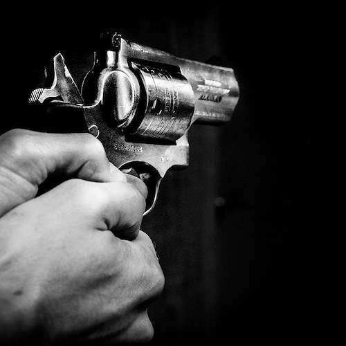 A Scafati due colpi di pistola contro un negozio durante la notte, Sindaco chiede più controlli