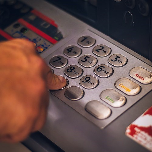 A Scala l'ATM in piazza va in vacanza d'inverno, il dissenso della minoranza: «Che bella idea di turismo!»