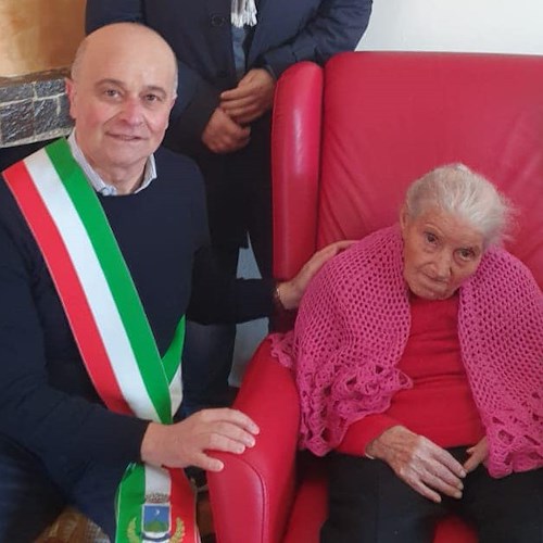 A Tramonti Anastasia Russo compie 109 anni: è tra le donne più longeve d'Italia 