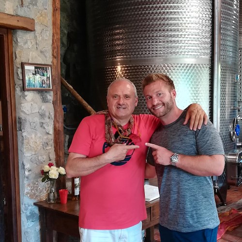 A Tramonti i big dello sport americano: alla Tenuta San Francesco wine tasting per Sean McVay e Seth Curry [FOTO]