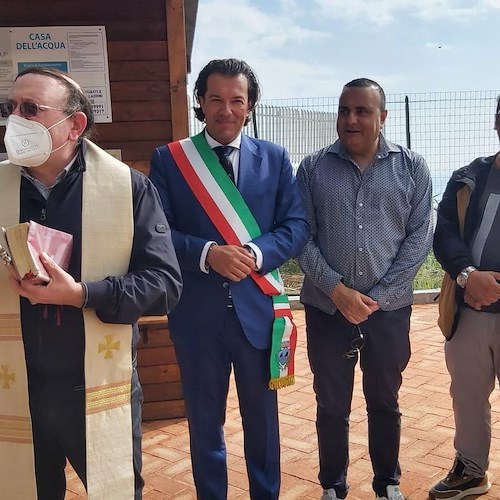 A Vietri sul Mare piazza di via Mazzini riqualificata con casa dell'acqua e giostre per bambini