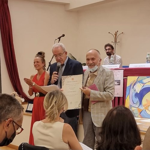 Ad Aghi di Pino il Premio Vitruvio di Poesia e Narrativa. Schiavo premiato a Lecce