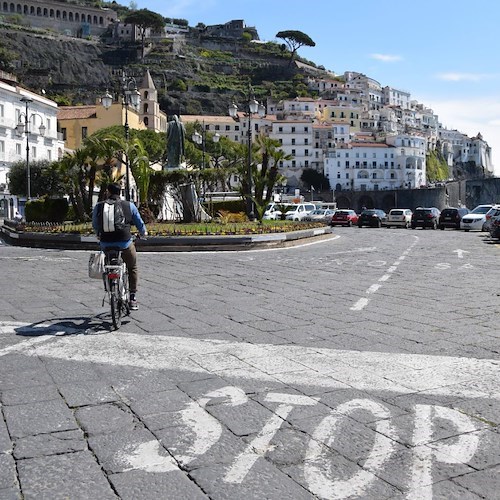 «Ad Amalfi dodici euro per 2 ore di sosta in pieno inverno», il disappunto di un visitatore