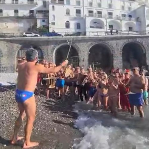 Ad Amalfi il Capodanno Folk è in riva al mare /VIDEO