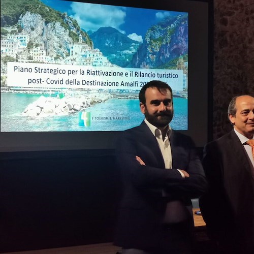 Ad Amalfi non sosteranno più i bus turistici per ridurre sovraffollamento. Presentato il Piano di sviluppo