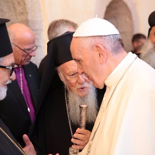 Ad Assisi le religioni del mondo per la Pace, Papa Francesco: «Violenza è contro Dio» /VIDEO