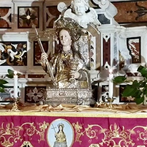 Ad Atrani esposta la statua della Maddalena. Nell’emergenza coronavirus si chiede la protezione della Patrona
