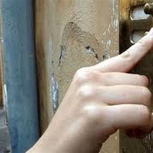 Addetti Enel sospetti 'porta a porta' a Tramonti: utenti li allontanano ma erano autorizzati