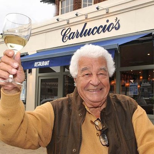 Addio ad Antonio Carluccio, era di Vietri Sul Mare l'ambasciatore della cucina italiana a Londra 