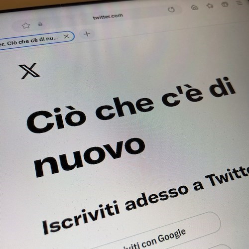 Addio all’uccellino di Twitter: non solo un cambio logo, Elon Musk ambisce a creare la “super app” con l’intelligenza artificiale