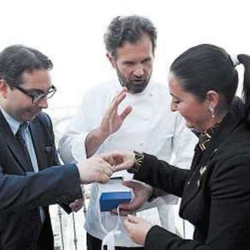 Adriano Casolaro consegna il prestigioso Casolaro Jewels a Carlo Cracco
