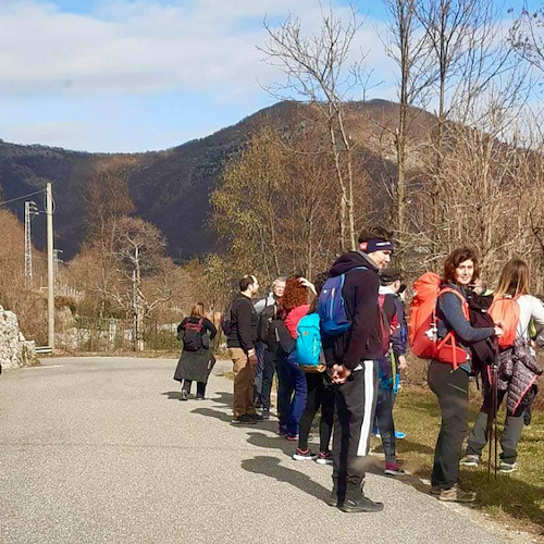 Agerola, con i primi accenni di primavera tornano gli escursionisti: interventi al Sentiero degli Dei 