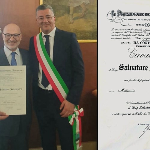 Foto onorificenza con sindaco di Agerola dott. Tommaso Naclerio