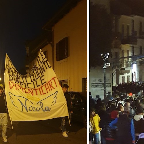 Agerola si stringe ai familiari di Nicola: oltre un migliaio alla fiaccolata in suo ricordo