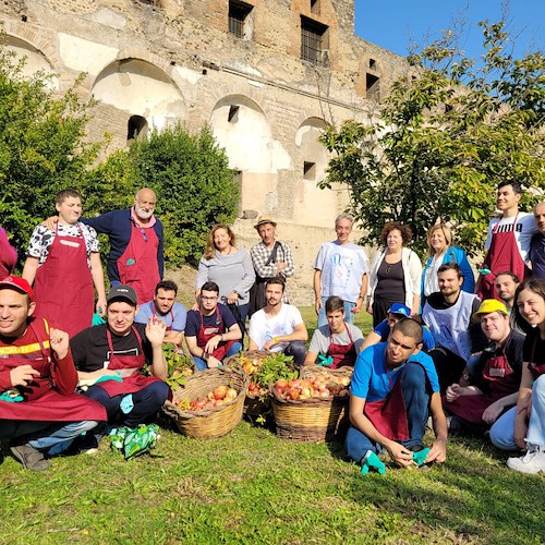 Agli Scavi di Pompei la raccolta dei melograni avvicina i ragazzi con problemi di autismo al lavoro e al patrimonio culturale 