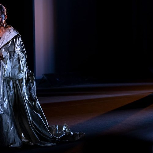 Al Ravello Festival il nuovo spettacolo “Lumina in Tenebris” di Elena Bucci e Chiara Muti in omaggio a Dante Alighieri