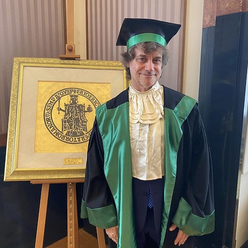 Alberto Angela riceve la Laurea honoris causa in Geologia alla Federico II di Napoli: «Oggi ho vinto lo scudetto anch'io»