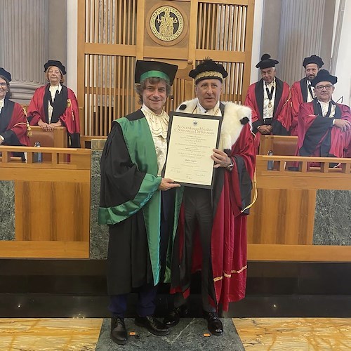 Alberto Angela riceve la Laurea honoris causa in Geologia alla Federico II di Napoli: «Oggi ho vinto lo scudetto anch'io»
