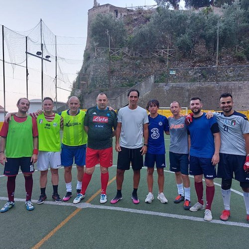 Alessandro Nesta si rilassa ad Amalfi, immancabile la partitella al Centro "Mons. Ercolano Marini" [FOTO]