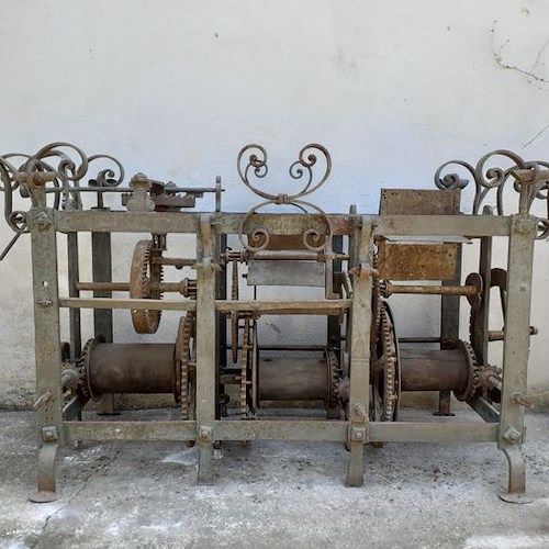 All’asta antico meccanismo dell'orologio del Duomo di Amalfi [FOTO]