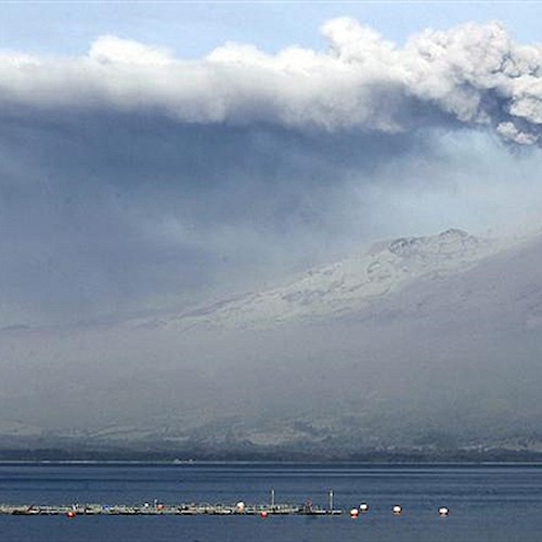 Allarme in Cile per l'eruzione del vulcano a Calbulco di ieri / VIDEO e FOTO