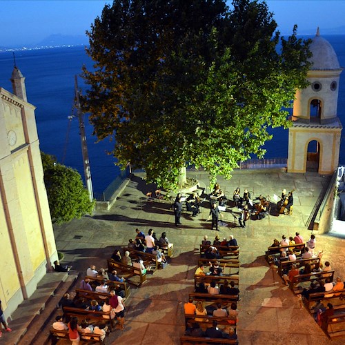 Amalfi: 1° agosto l'incanto del "Concerto al tramonto" sulla panoramica piazzetta di Lone