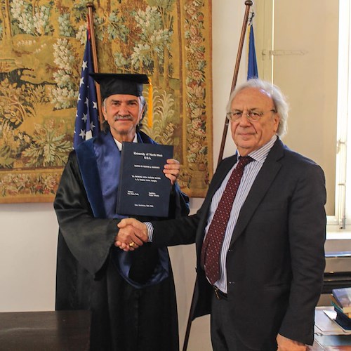 Amalfi, a 60 anni Franco D'Amato si laurea in Sociologia a pieni voti